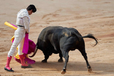 Fotos de la corrida con toros de la ganadería Núñez del Cuvillo para los diestros Antonio Ferrera, Miguel Ángel Perera y Cayetano Rivera.