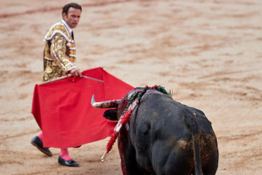 Fotos de la corrida con toros de la ganadería Núñez del Cuvillo para los diestros Antonio Ferrera, Miguel Ángel Perera y Cayetano Rivera.