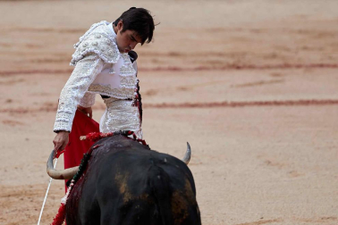 Fotos de la corrida con toros de la ganadería Núñez del Cuvillo para los diestros Antonio Ferrera, Miguel Ángel Perera y Cayetano Rivera.