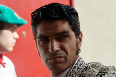 Fotos de la corrida con toros de la ganadería Núñez del Cuvillo para los diestros Antonio Ferrera, Miguel Ángel Perera y Cayetano Rivera.