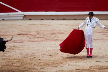 Fotos de la corrida con toros de la ganadería Núñez del Cuvillo para los diestros Antonio Ferrera, Miguel Ángel Perera y Cayetano Rivera.