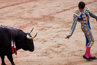 Fotos de la corrida con toros de la ganadería Núñez del Cuvillo para los diestros Antonio Ferrera, Miguel Ángel Perera y Cayetano Rivera.