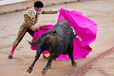 Fotos de la corrida con toros de la ganadería Núñez del Cuvillo para los diestros Antonio Ferrera, Miguel Ángel Perera y Cayetano Rivera.