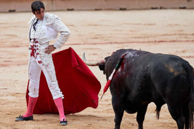 Fotos de la corrida con toros de la ganadería Núñez del Cuvillo para los diestros Antonio Ferrera, Miguel Ángel Perera y Cayetano Rivera.