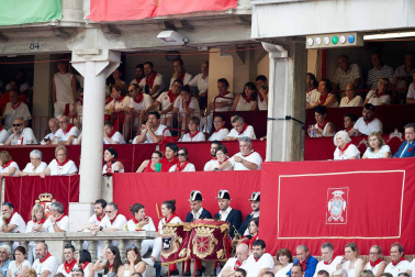 Público asistente a la Plaza de Toros de Pamplona durante la sexta corrida de la Feria del Toro 2019 con la ganadería de Núñez del Cuvillo para los diestros Cayetano Rivera, Miguel Ángel Perera y Antonio Ferrera.