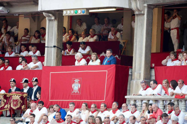Público asistente a la Plaza de Toros de Pamplona durante la sexta corrida de la Feria del Toro 2019 con la ganadería de Núñez del Cuvillo para los diestros Cayetano Rivera, Miguel Ángel Perera y Antonio Ferrera.