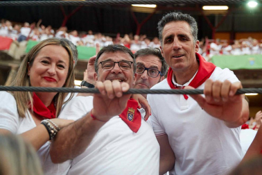 Público asistente a la Plaza de Toros de Pamplona durante la sexta corrida de la Feria del Toro 2019 con la ganadería de Núñez del Cuvillo para los diestros Cayetano Rivera, Miguel Ángel Perera y Antonio Ferrera.