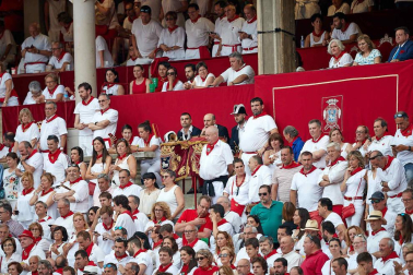 Público asistente a la Plaza de Toros de Pamplona durante la sexta corrida de la Feria del Toro 2019 con la ganadería de Núñez del Cuvillo para los diestros Cayetano Rivera, Miguel Ángel Perera y Antonio Ferrera.