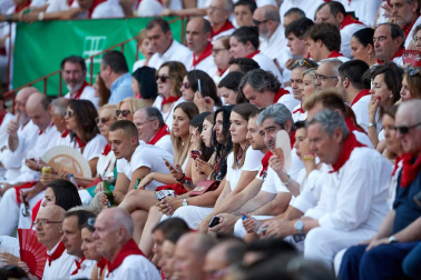 Público asistente a la Plaza de Toros de Pamplona durante la sexta corrida de la Feria del Toro 2019 con la ganadería de Núñez del Cuvillo para los diestros Cayetano Rivera, Miguel Ángel Perera y Antonio Ferrera.