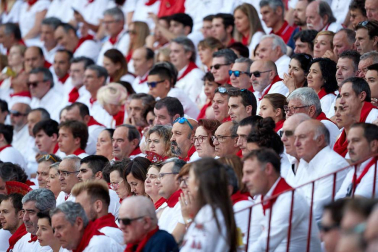 Público asistente a la Plaza de Toros de Pamplona durante la sexta corrida de la Feria del Toro 2019 con la ganadería de Núñez del Cuvillo para los diestros Cayetano Rivera, Miguel Ángel Perera y Antonio Ferrera.
