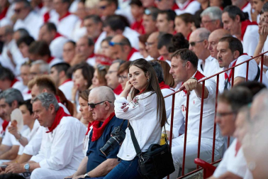 Público asistente a la Plaza de Toros de Pamplona durante la sexta corrida de la Feria del Toro 2019 con la ganadería de Núñez del Cuvillo para los diestros Cayetano Rivera, Miguel Ángel Perera y Antonio Ferrera.