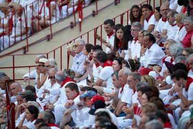 Público asistente a la Plaza de Toros de Pamplona durante la sexta corrida de la Feria del Toro 2019 con la ganadería de Núñez del Cuvillo para los diestros Cayetano Rivera, Miguel Ángel Perera y Antonio Ferrera.