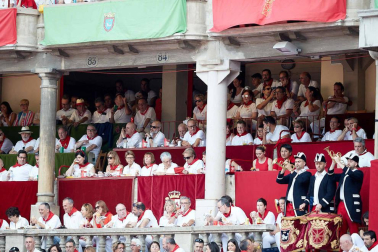 Público asistente a la Plaza de Toros de Pamplona durante la sexta corrida de la Feria del Toro 2019 con la ganadería de Núñez del Cuvillo para los diestros Cayetano Rivera, Miguel Ángel Perera y Antonio Ferrera.