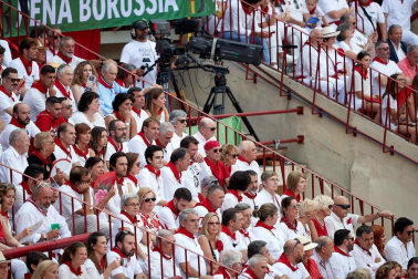 Público asistente a la Plaza de Toros de Pamplona durante la sexta corrida de la Feria del Toro 2019 con la ganadería de Núñez del Cuvillo para los diestros Cayetano Rivera, Miguel Ángel Perera y Antonio Ferrera.