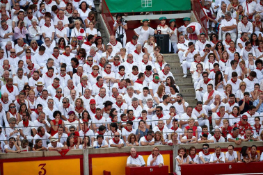 Público asistente a la Plaza de Toros de Pamplona durante la sexta corrida de la Feria del Toro 2019 con la ganadería de Núñez del Cuvillo para los diestros Cayetano Rivera, Miguel Ángel Perera y Antonio Ferrera.