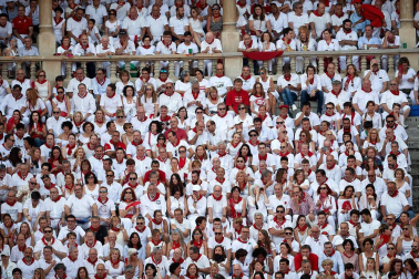 Público asistente a la Plaza de Toros de Pamplona durante la sexta corrida de la Feria del Toro 2019 con la ganadería de Núñez del Cuvillo para los diestros Cayetano Rivera, Miguel Ángel Perera y Antonio Ferrera.