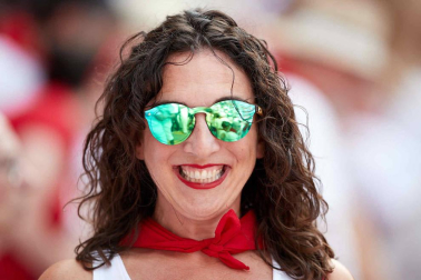 Público asistente a la Plaza de Toros de Pamplona durante la sexta corrida de la Feria del Toro 2019 con la ganadería de Núñez del Cuvillo para los diestros Cayetano Rivera, Miguel Ángel Perera y Antonio Ferrera.