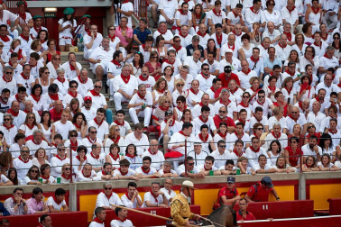 Público asistente a la Plaza de Toros de Pamplona durante la sexta corrida de la Feria del Toro 2019 con la ganadería de Núñez del Cuvillo para los diestros Cayetano Rivera, Miguel Ángel Perera y Antonio Ferrera.