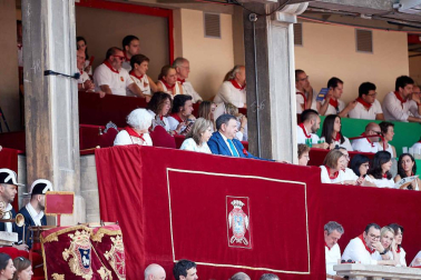 Público asistente a la Plaza de Toros de Pamplona durante la sexta corrida de la Feria del Toro 2019 con la ganadería de Núñez del Cuvillo para los diestros Cayetano Rivera, Miguel Ángel Perera y Antonio Ferrera.