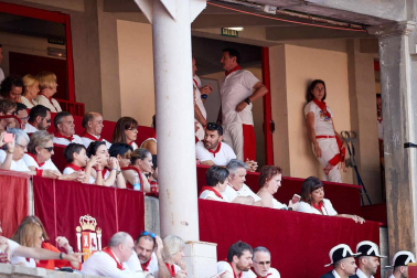 Público asistente a la Plaza de Toros de Pamplona durante la sexta corrida de la Feria del Toro 2019 con la ganadería de Núñez del Cuvillo para los diestros Cayetano Rivera, Miguel Ángel Perera y Antonio Ferrera.