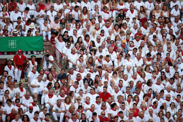 Público asistente a la Plaza de Toros de Pamplona durante la sexta corrida de la Feria del Toro 2019 con la ganadería de Núñez del Cuvillo para los diestros Cayetano Rivera, Miguel Ángel Perera y Antonio Ferrera.