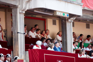 Público asistente a la Plaza de Toros de Pamplona durante la sexta corrida de la Feria del Toro 2019 con la ganadería de Núñez del Cuvillo para los diestros Cayetano Rivera, Miguel Ángel Perera y Antonio Ferrera.
