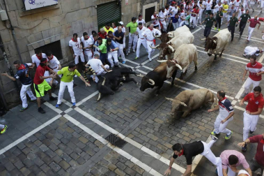 Imágenes del sexto encierro de los sanfermines 2019 protagonizado por toros de Núñez del Cuvillo.