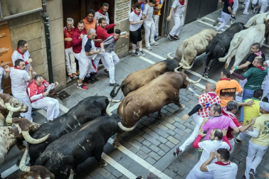 Imágenes del sexto encierro de los sanfermines 2019 protagonizado por toros de Núñez del Cuvillo.