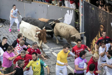 Imágenes del sexto encierro de los sanfermines 2019 protagonizado por toros de Núñez del Cuvillo.