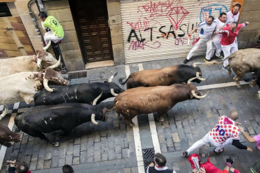 Imágenes del sexto encierro de los sanfermines 2019 protagonizado por toros de Núñez del Cuvillo.