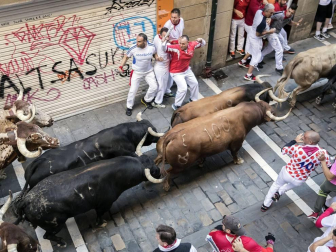 Imágenes del sexto encierro de los sanfermines 2019 protagonizado por toros de Núñez del Cuvillo.
