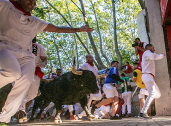 Imágenes del sexto encierro de los sanfermines 2019 protagonizado por toros de Núñez del Cuvillo.
