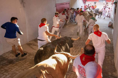 Imágenes del sexto encierro de los sanfermines 2019 protagonizado por toros de Núñez del Cuvillo.