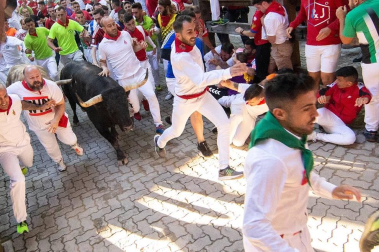 Imágenes del sexto encierro de los sanfermines 2019 protagonizado por toros de Núñez del Cuvillo.