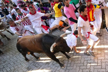 Imágenes del sexto encierro de los sanfermines 2019 protagonizado por toros de Núñez del Cuvillo.