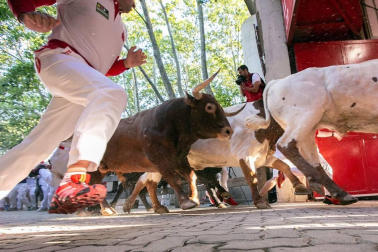 Imágenes del sexto encierro de los sanfermines 2019 protagonizado por toros de Núñez del Cuvillo.