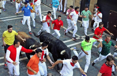 Imágenes del sexto encierro de los sanfermines 2019 protagonizado por toros de Núñez del Cuvillo.