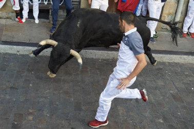 Imágenes del sexto encierro de los sanfermines 2019 protagonizado por toros de Núñez del Cuvillo.