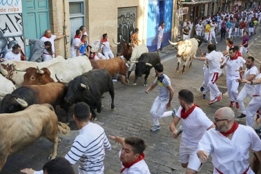 Imágenes del sexto encierro de los sanfermines 2019 protagonizado por toros de Núñez del Cuvillo.