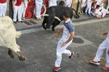 Imágenes del sexto encierro de los sanfermines 2019 protagonizado por toros de Núñez del Cuvillo.