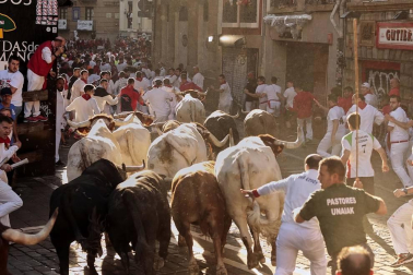 Imágenes del sexto encierro de los sanfermines 2019 protagonizado por toros de Núñez del Cuvillo.