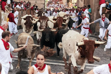 Imágenes del sexto encierro de los sanfermines 2019 protagonizado por toros de Núñez del Cuvillo.