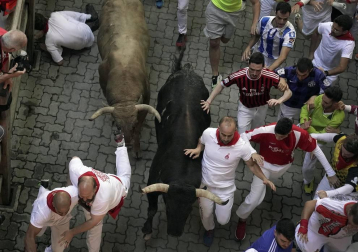 Imágenes del sexto encierro de los sanfermines 2019 protagonizado por toros de Núñez del Cuvillo.