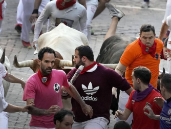 Imágenes del sexto encierro de los sanfermines 2019 protagonizado por toros de Núñez del Cuvillo.