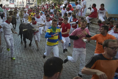 Imágenes del sexto encierro de los sanfermines 2019 protagonizado por toros de Núñez del Cuvillo.