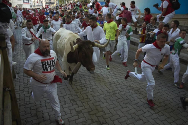 Imágenes del sexto encierro de los sanfermines 2019 protagonizado por toros de Núñez del Cuvillo.