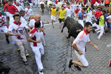 Imágenes del sexto encierro de los sanfermines 2019 protagonizado por toros de Núñez del Cuvillo.