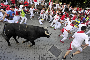 Imágenes del sexto encierro de los sanfermines 2019 protagonizado por toros de Núñez del Cuvillo.
