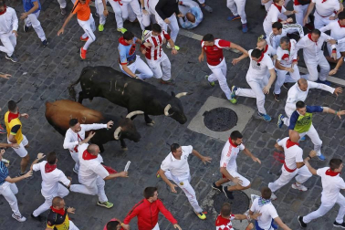 Imágenes del sexto encierro de los sanfermines 2019 protagonizado por toros de Núñez del Cuvillo.