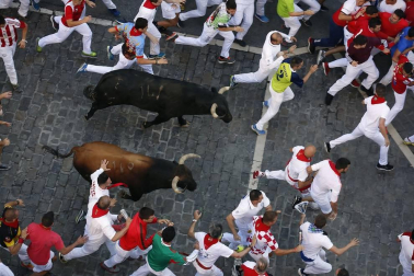 Imágenes del sexto encierro de los sanfermines 2019 protagonizado por toros de Núñez del Cuvillo.